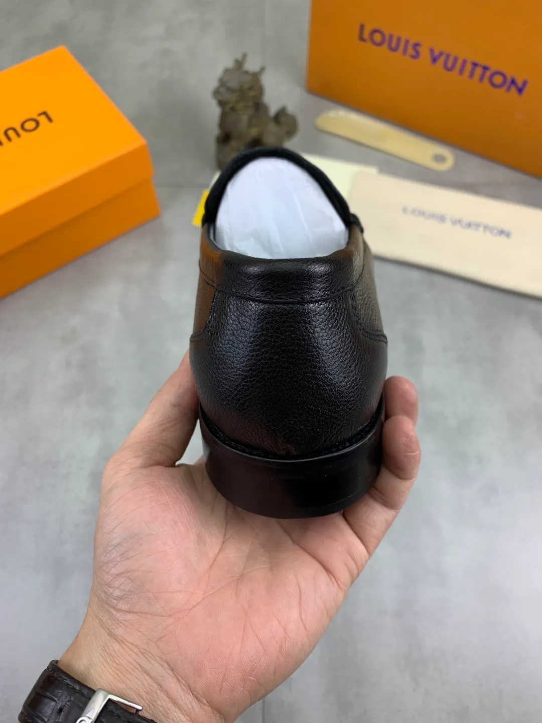Men's men's shoes 💰P520 New style 💶[LOUIS VUITTON] Water-dyed Niuli Original order New style 🍀LV Louis Vuitton *——Top version of LV classic leather shoes! Made of imported original calfskin, original leather side strips and wear-resistant high-end rubber outsole! High quality products! Color: Black optional Size: 39-44 (45 customized)